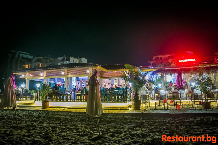 LA CUBANITA EN EL MAR 
