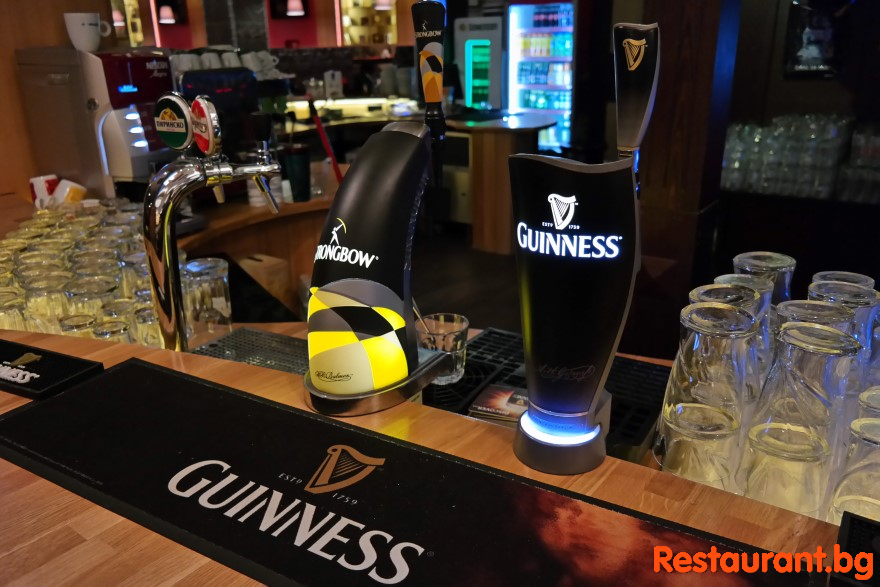The Motor Bar at QUEENS PUB