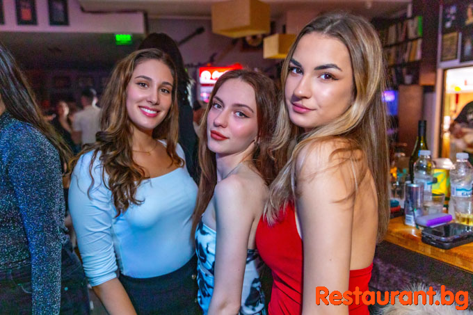 Students party with DJORDAN 2025