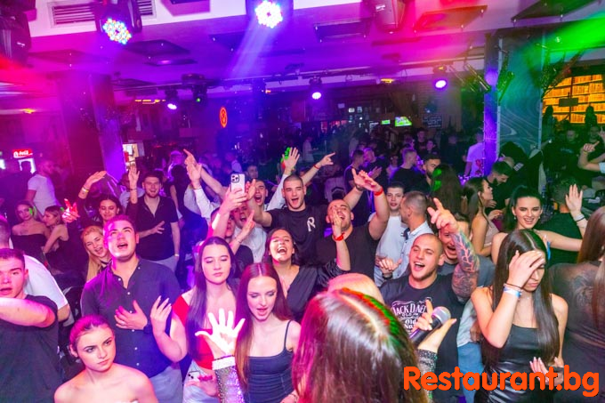 Students party with MIRELA 2025