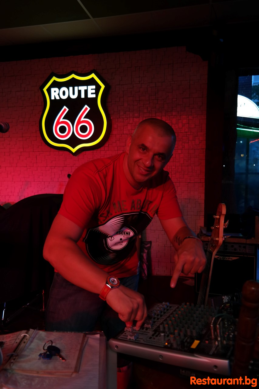 Live Music & DJ