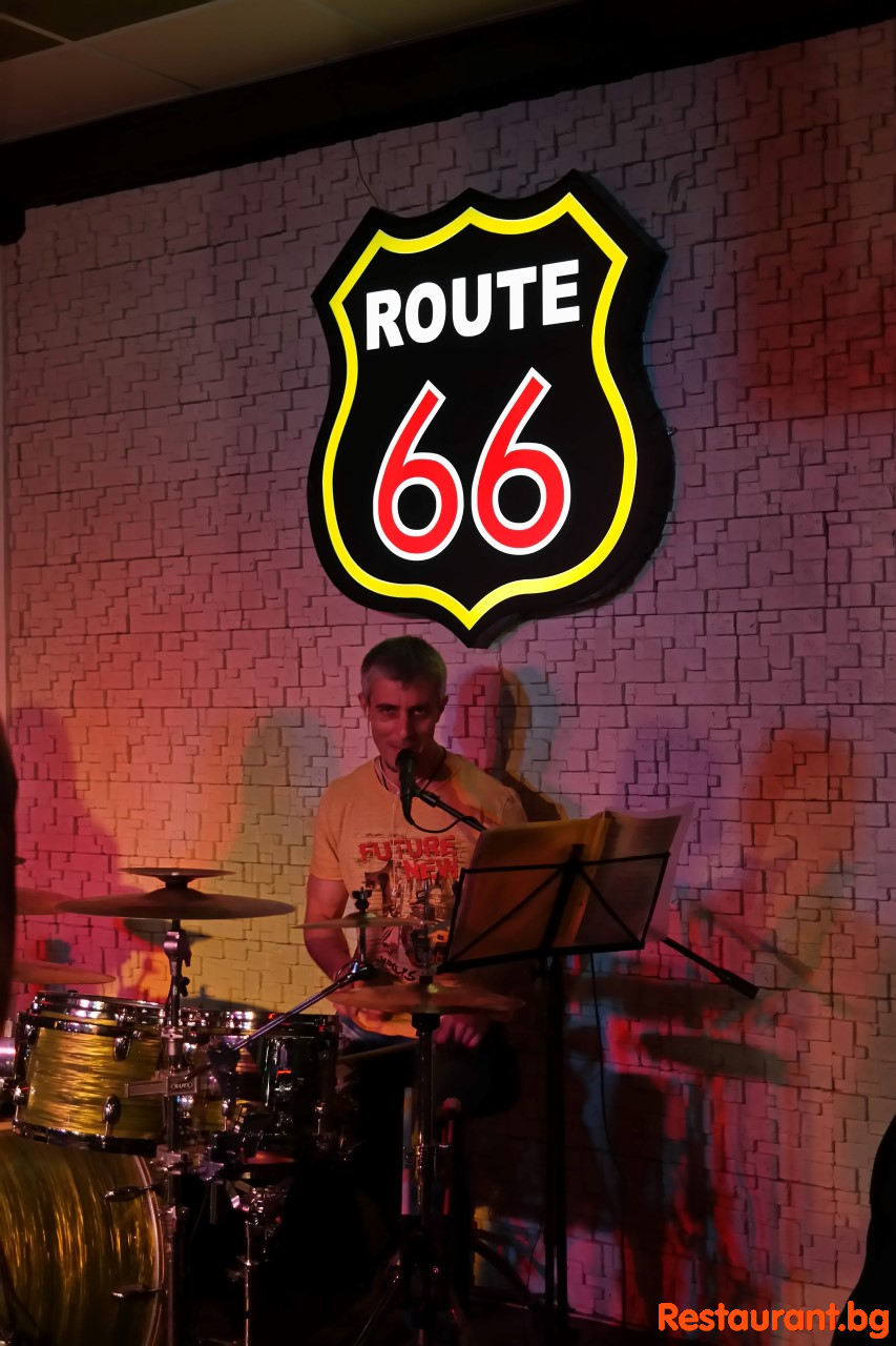 Live Music & DJ