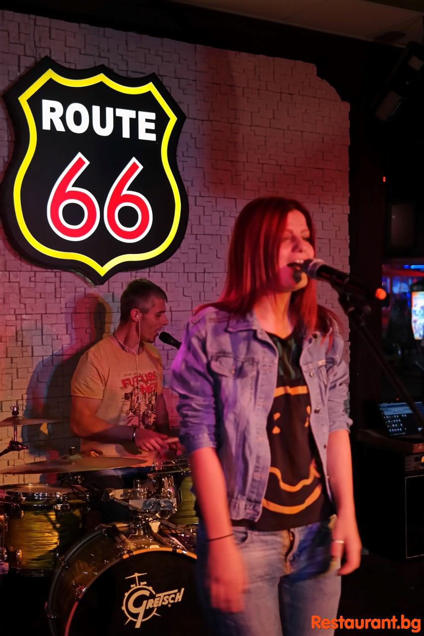 Live Music & DJ