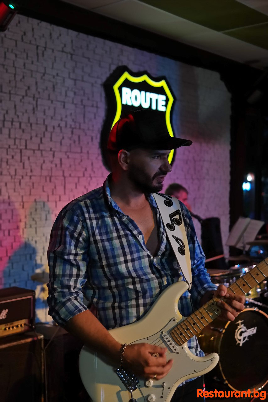 Live Music & DJ