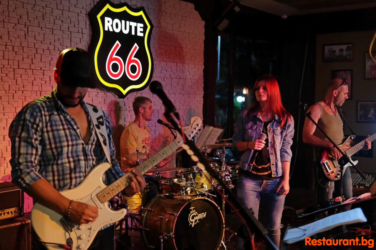 Live Music & DJ