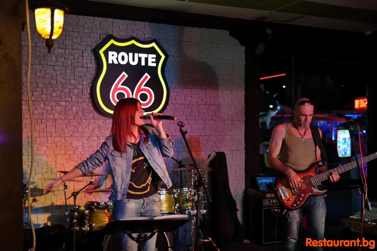 Live Music & DJ