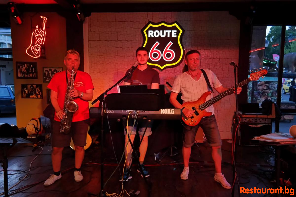 Live Music & DJ