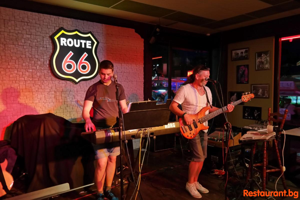 Live Music & DJ