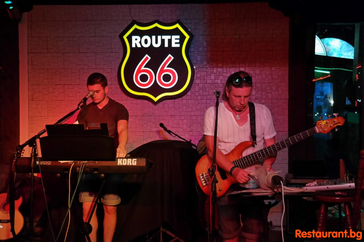 Live Music & DJ