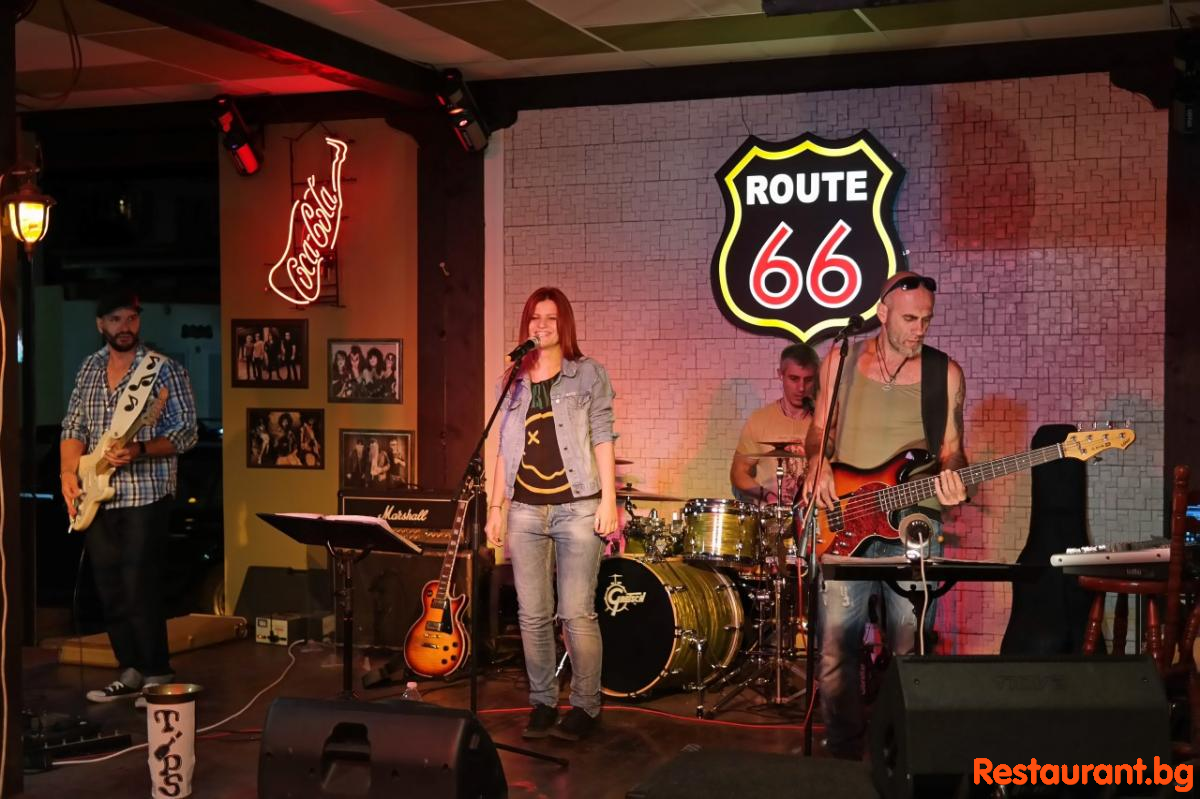 Live Music & DJ