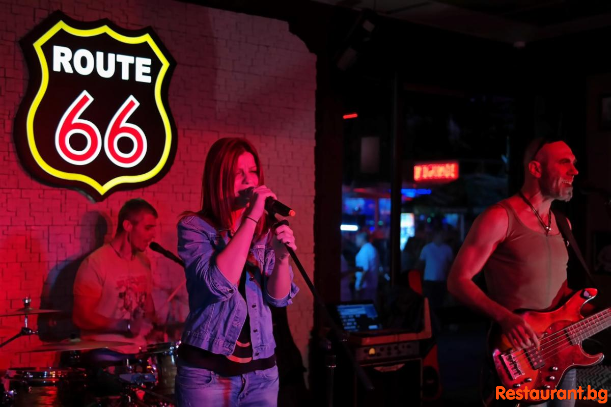 Live Music & DJ