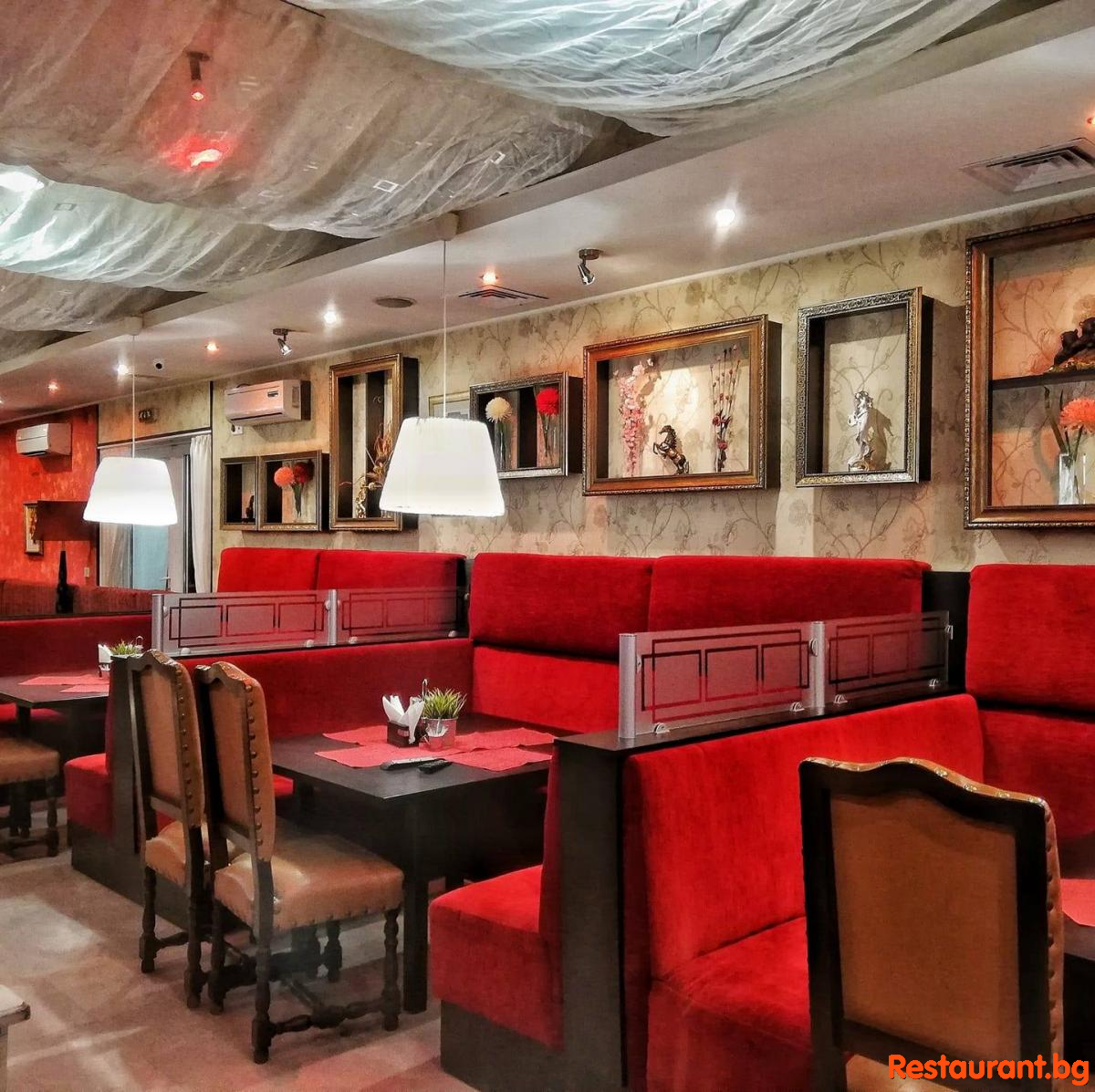 Interior KAYM