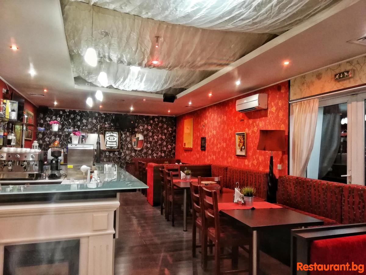 Interior KAYM