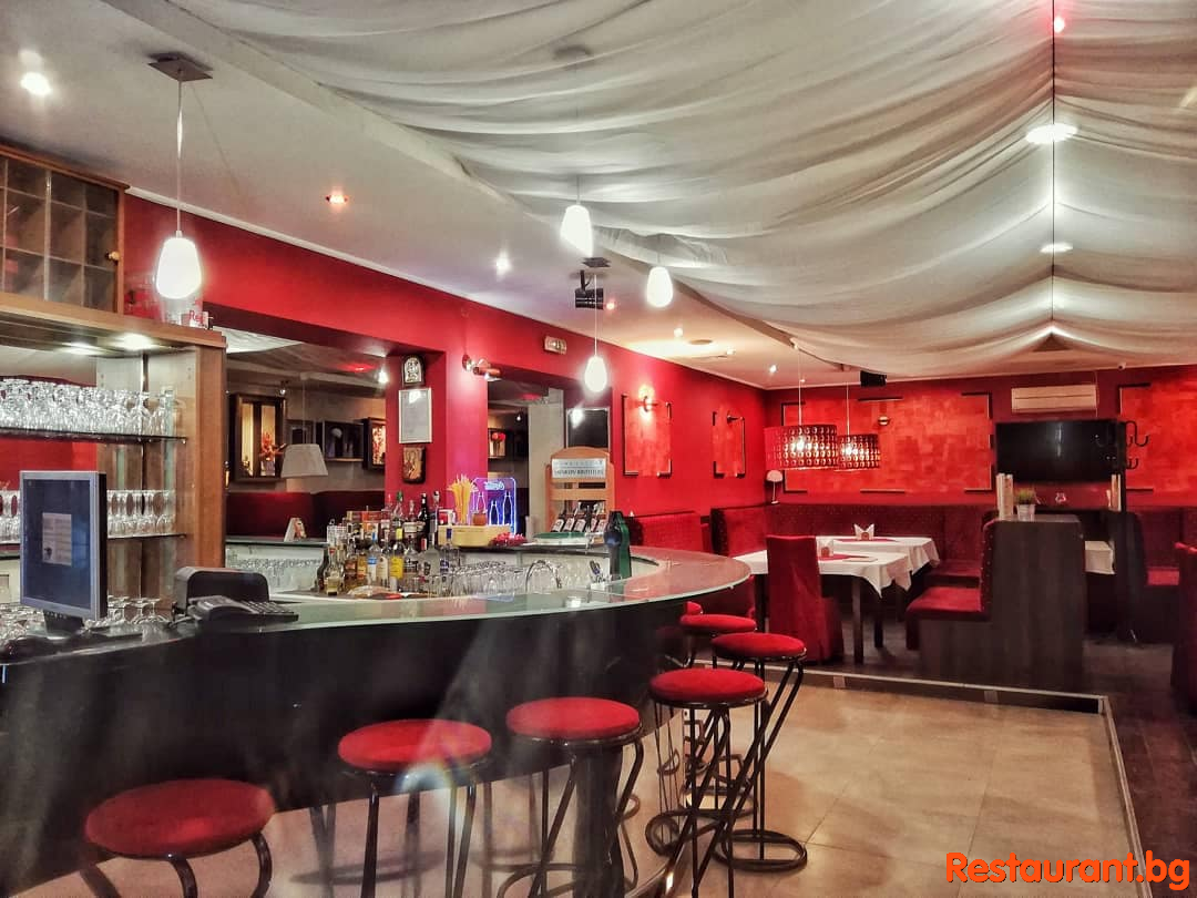 Interior KAYM