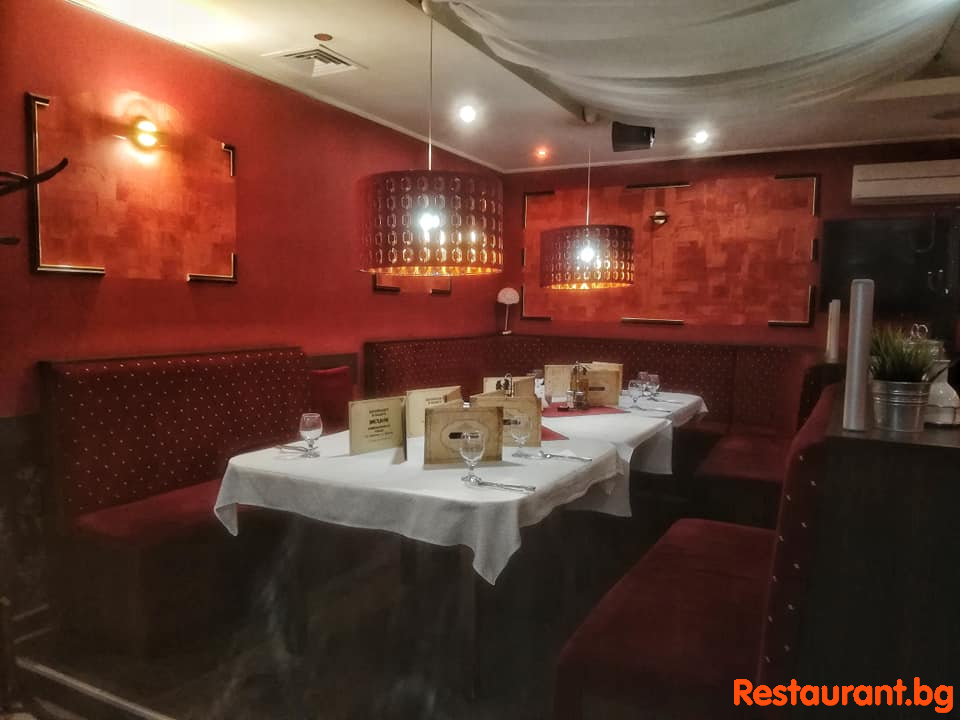 Interior KAYM