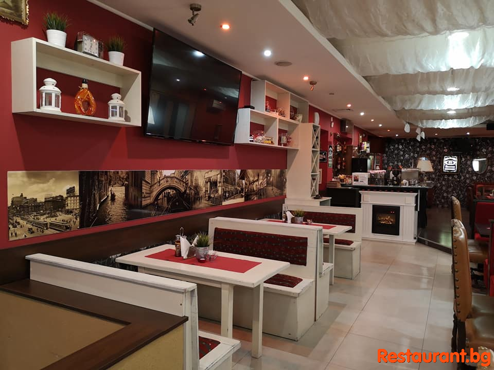 Interior KAYM