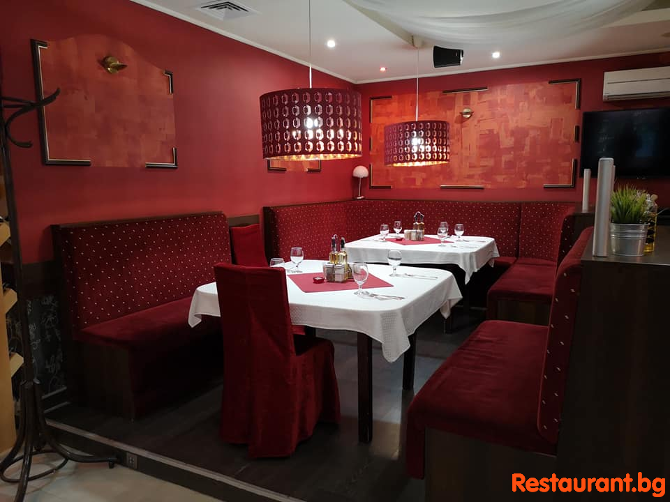 Interior KAYM