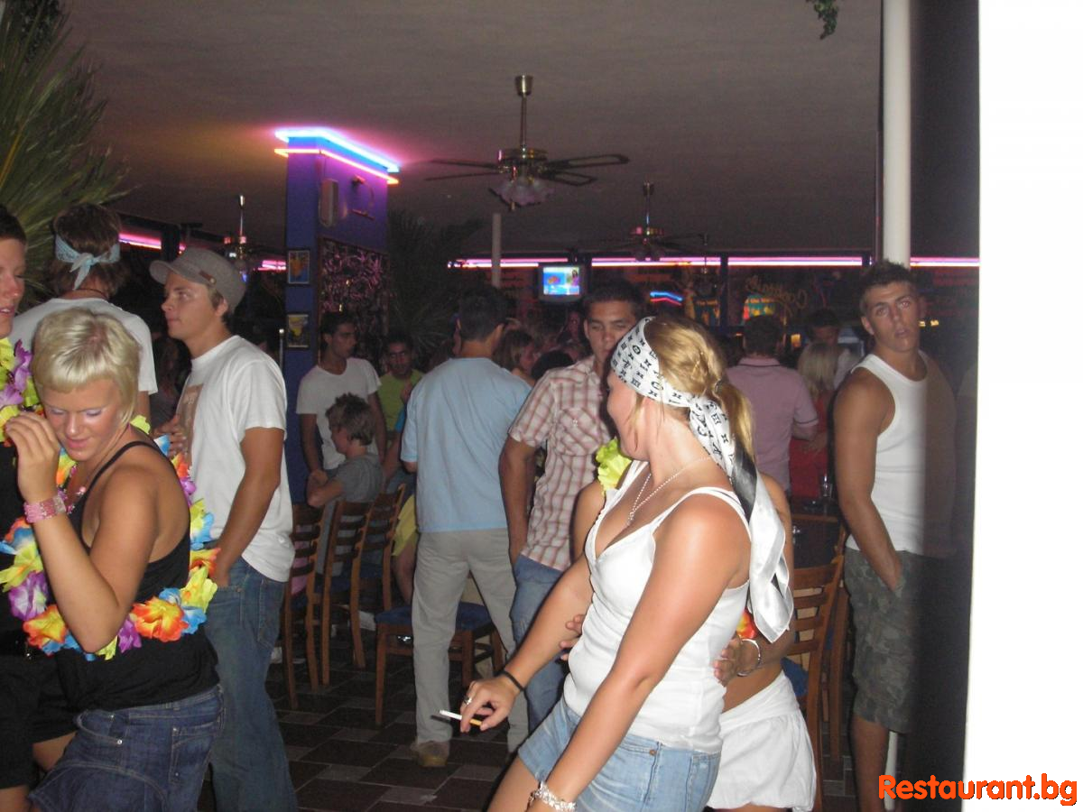 Party with FRIENDS !