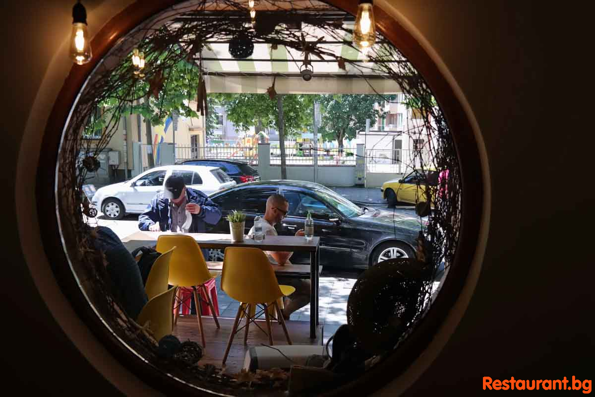 Food & Bar YAV-KA