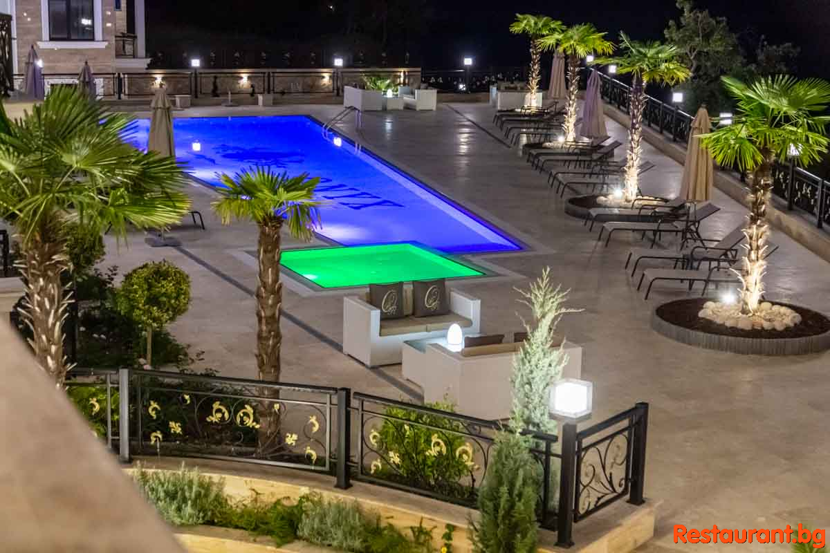 ONYX by Night