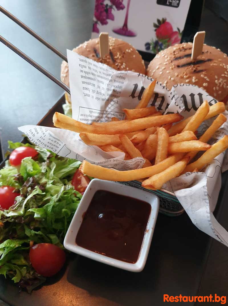 Bar &amp; Dinner ELIDIS Sofia Food