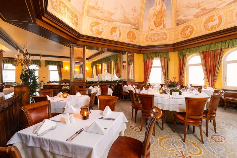 A La Carte Restaurant SEASONS at FESTA WINTER PALACE Hotel Borovets
