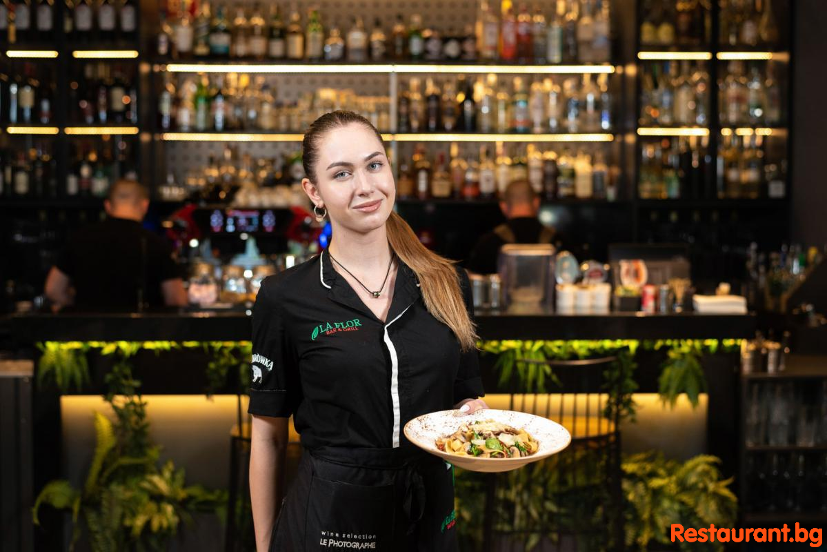 LA FLOR Staff
