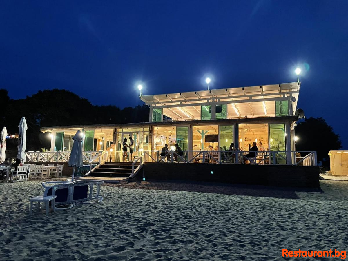 DEL MAR by Night