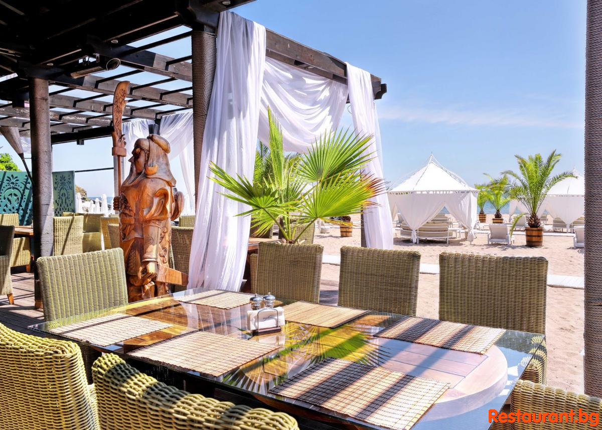 THAI BAR Oasis Beach