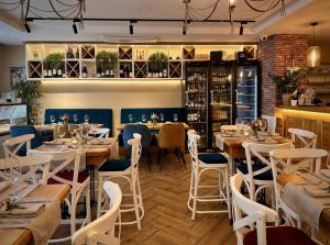 Oh-la-la Café - ЗАПАЗИ МЯСТО ЗА ПРАЗНИКА НА СВОЕТО ДЕТЕ АБИТУРИЕНТ !