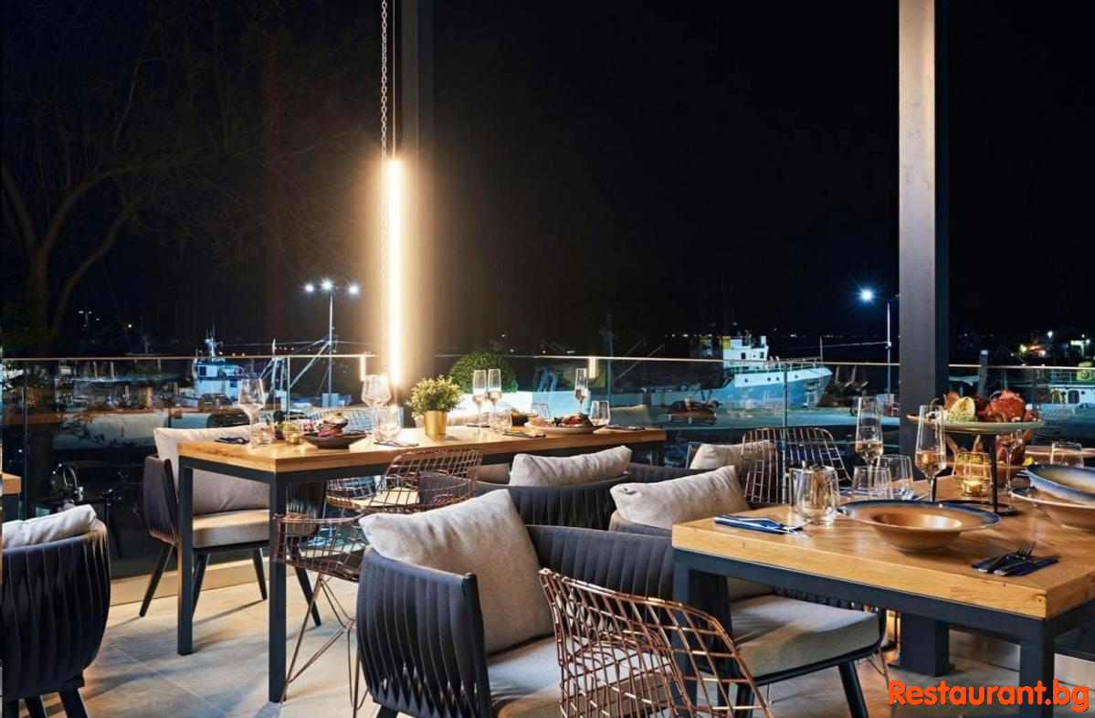 Restaurant LIMANI by Night